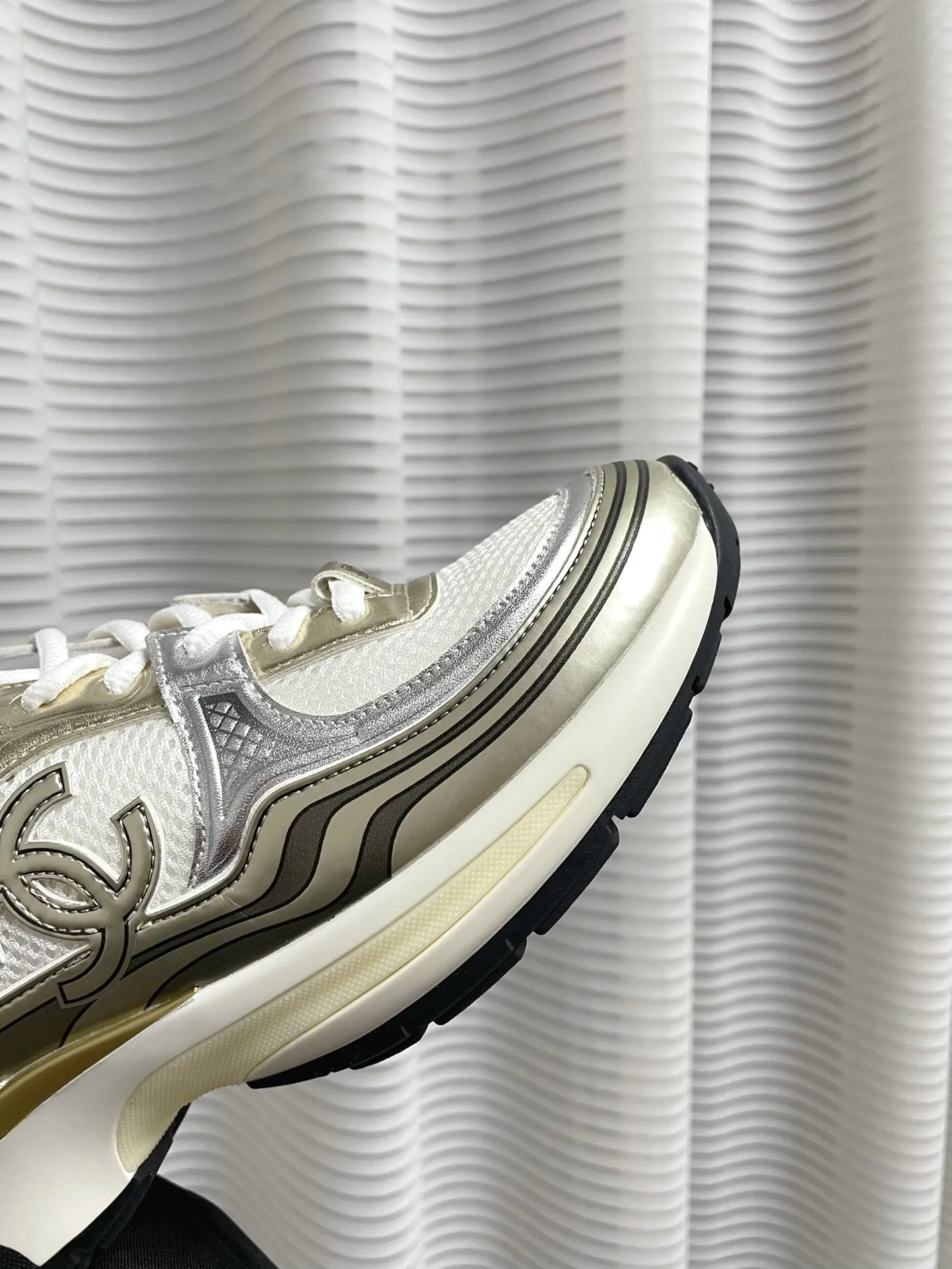👟👟Ex-factory price 640👟👟 (Full set of packaging details, outsole perfectly combined, different from outside currency) Silver Horn King Xiaoxiang Chanel Chanel 2023 Early Spring Vacation Series The latest casual sports shoes are incomparably beautiful and easy to wear. Very light, the inside is also super soft, super comfortable, the upper is breathable design, the color is high-end and durable, versatile Upper: cowhide and cloth stitching Lining: breathable mesh, original foam combination outsole, size: 35-40